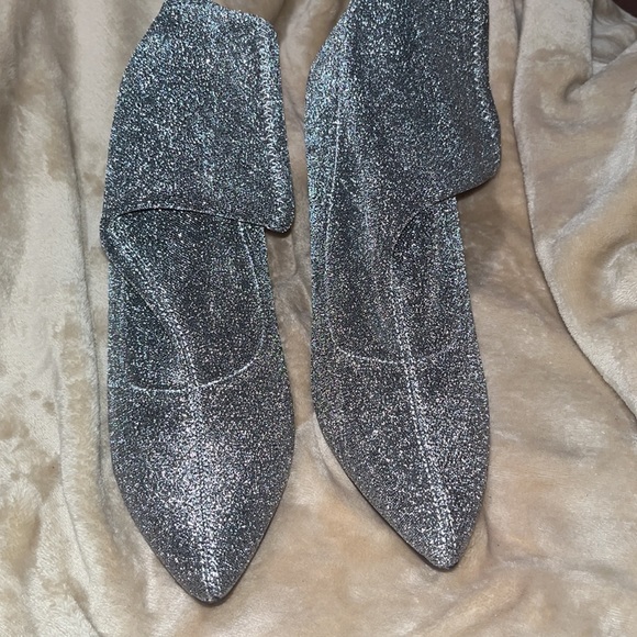 boots/heels - Picture 2 of 4